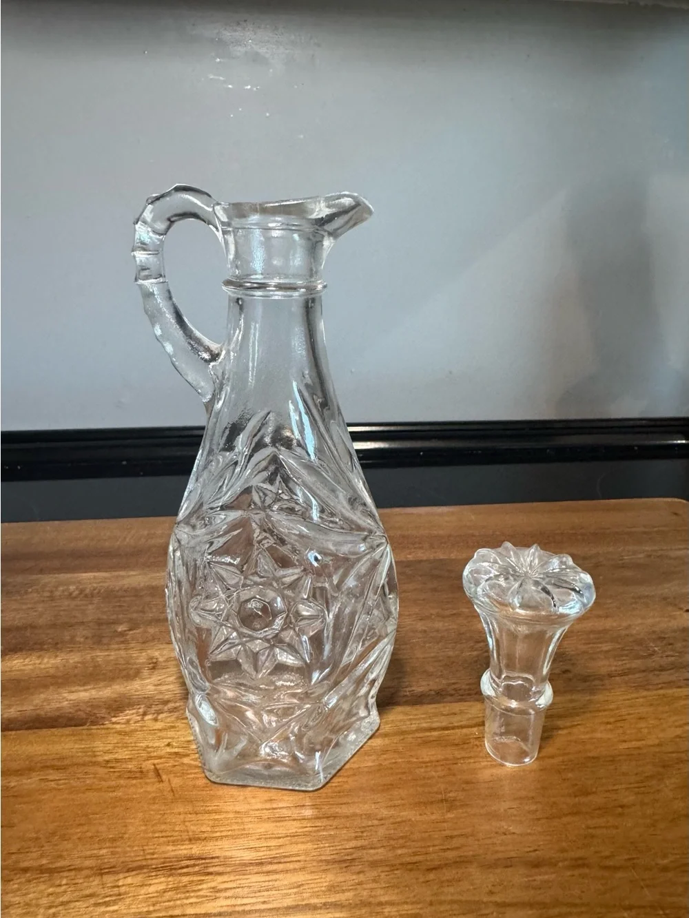 Vintage Clear Glass Starburst Oil & Vinegar fluted Curet w/ stopper Curry 8